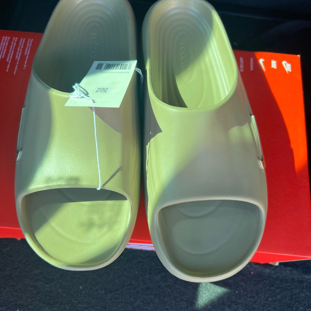 Nike Men’s Slide Sandals in Olive Green - Picture 5 of 8